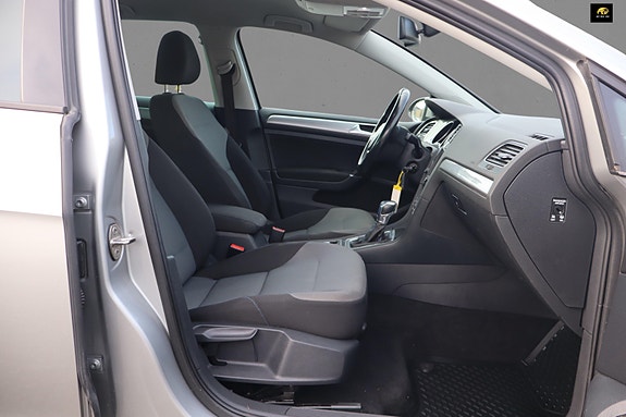 Volkswagen e-Golf VII 15 of 19