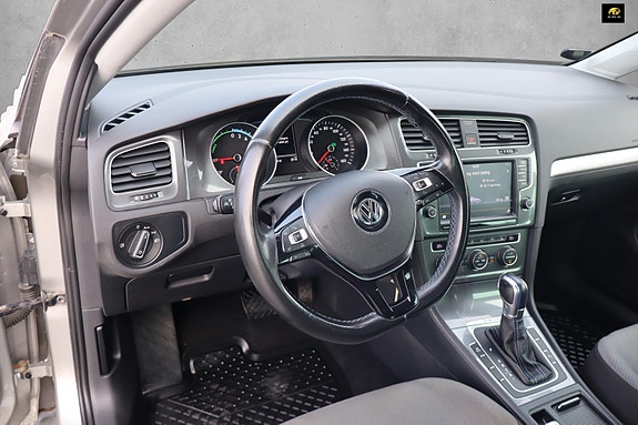 Volkswagen e-Golf VII 12 of 19