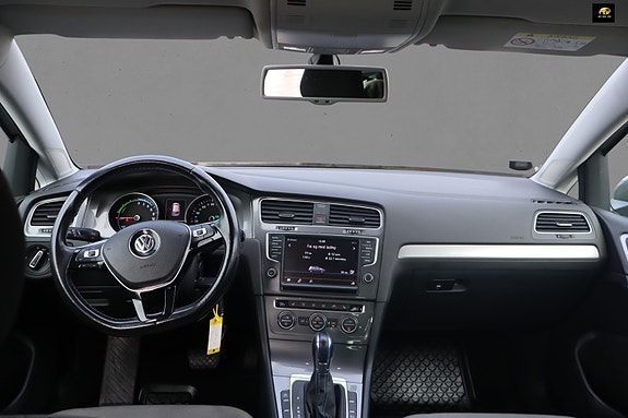 Volkswagen e-Golf VII 10 of 19