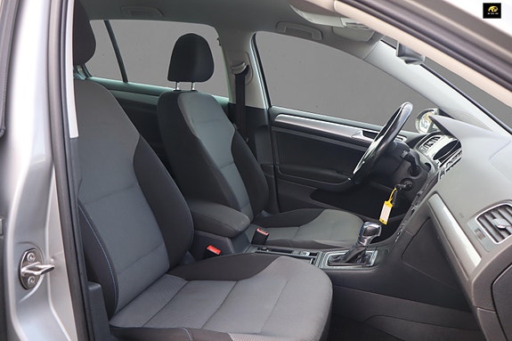 Volkswagen e-Golf VII 14 of 19