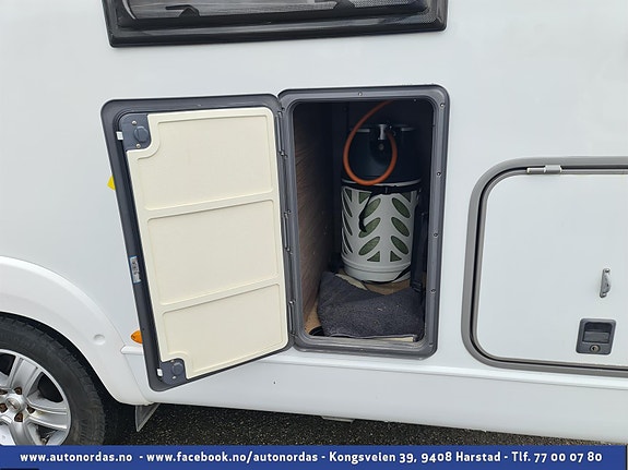  Plass for 2 stk 11 kg gassflasker