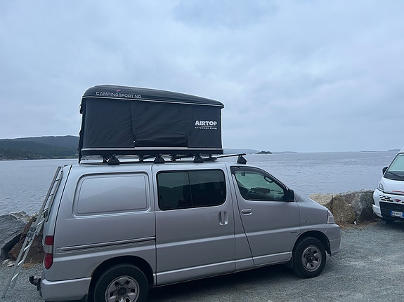 Toyota HiAce 7 of 10