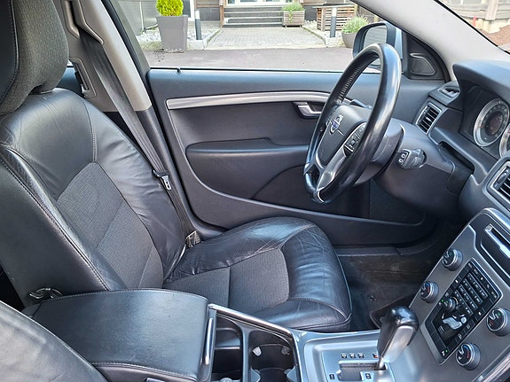 Volvo V70 22 of 30