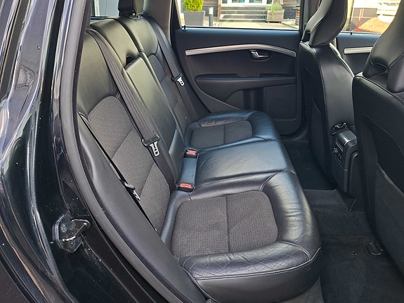 Volvo V70 24 of 30