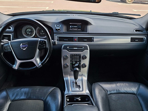 Volvo V70 11 of 30