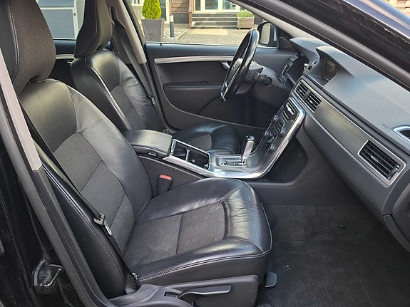 Volvo V70 20 of 30