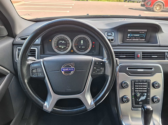 Volvo V70 12 of 30