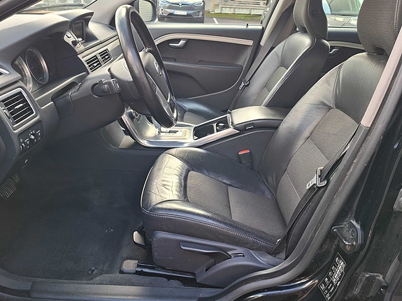 Volvo V70 10 of 30