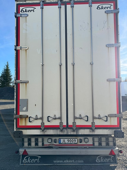 Ekeri Jumbotrailer med løftebord til senen. Full sideåpning 4 of 5