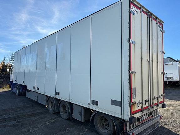 Ekeri Jumbotrailer med løftebord til senen. Full sideåpning 2 of 5