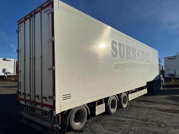 Ekeri Jumbotrailer med løftebord til senen. Full sideåpning 3 of 5