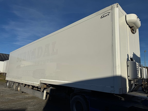 Ekeri Jumbotrailer med løftebord til senen. Full sideåpning 5 of 5
