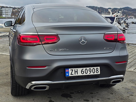 Mercedes-Benz GLC300 e 11 of 30