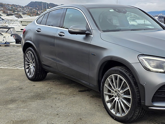 Mercedes-Benz GLC300 e 7 of 30