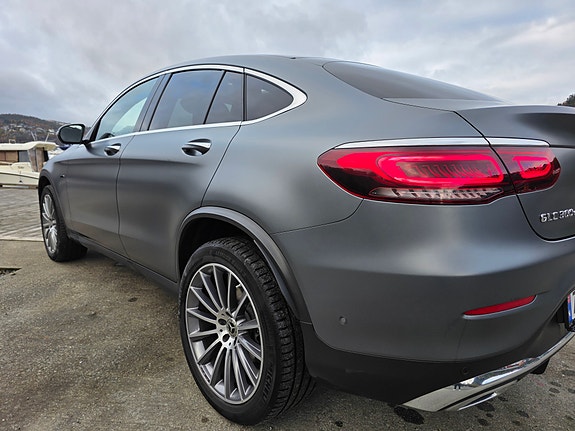 Mercedes-Benz GLC300 e 14 of 30