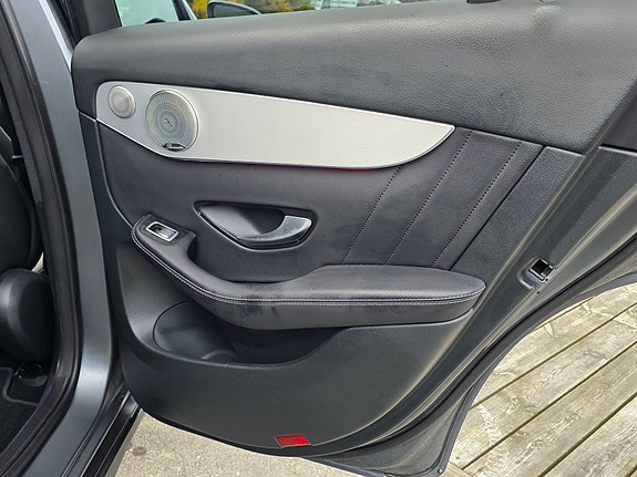 Mercedes-Benz GLC300 e 28 of 30