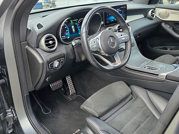 Mercedes-Benz GLC300 e 19 of 30