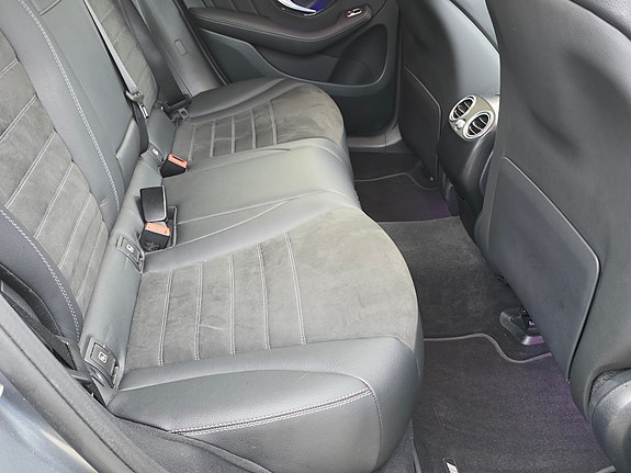 Mercedes-Benz GLC300 e 29 of 30