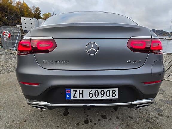 Mercedes-Benz GLC300 e 13 of 30