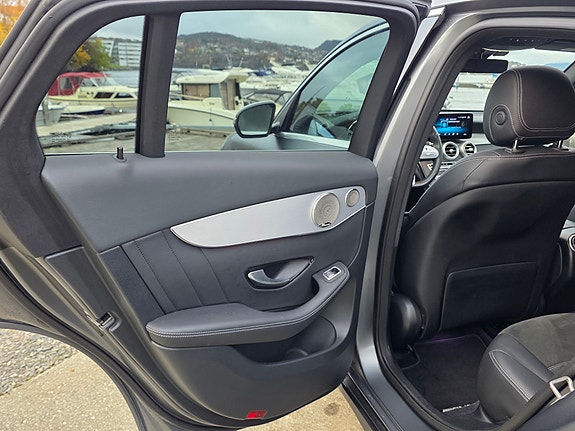 Mercedes-Benz GLC300 e 16 of 30