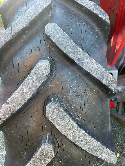Massey Ferguson 575 10 of 19