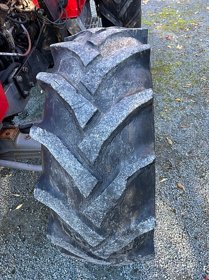 Massey Ferguson 575 8 of 19