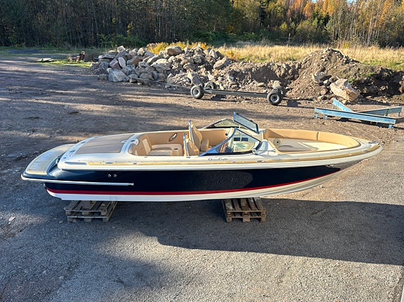 2022 Chris-Craft 23 Launch, 350 V8 2 of 5