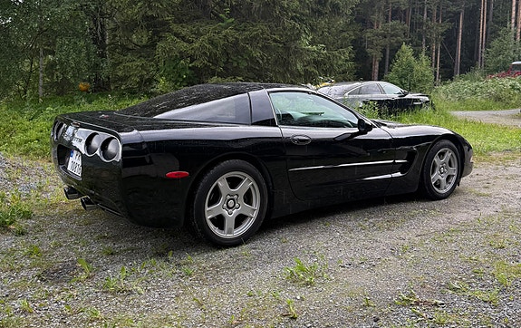 Chevrolet Corvette 2 of 16