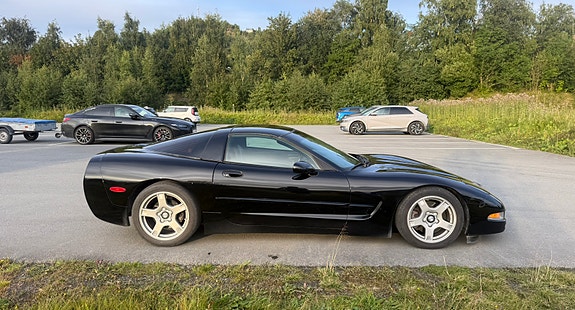 Chevrolet Corvette 7 of 16