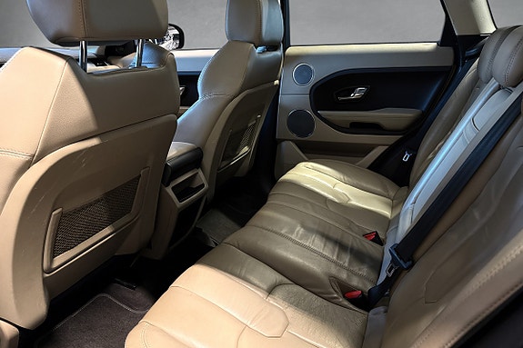 Land Rover Range Rover Evoque 28 of 30