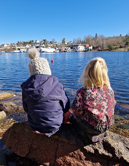 Turene går gjerne til stranda eller ut i skogen