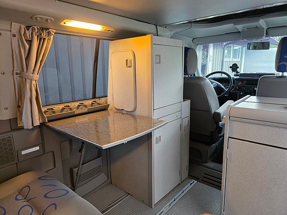 Volkswagen Multivan 23 of 28