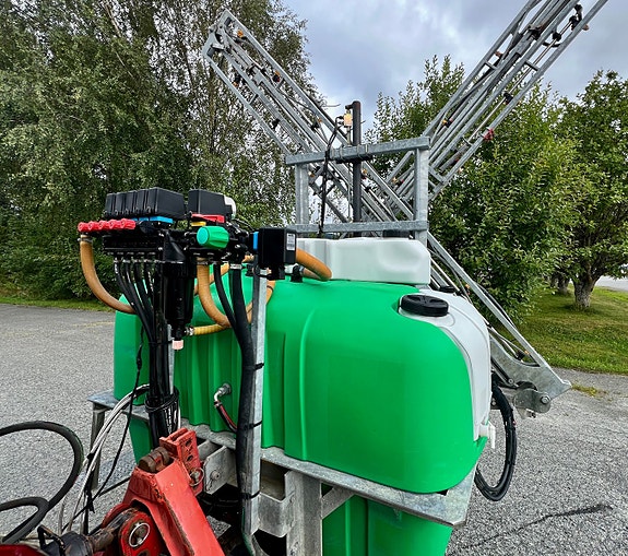 UNIGREEN 800 LTR / 15 mtr hydrauliske bommer