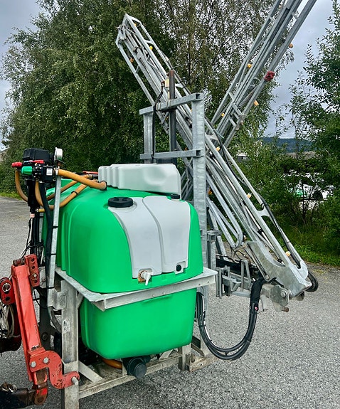 UNIGREEN 800 LTR / 15 mtr hydrauliske bommer