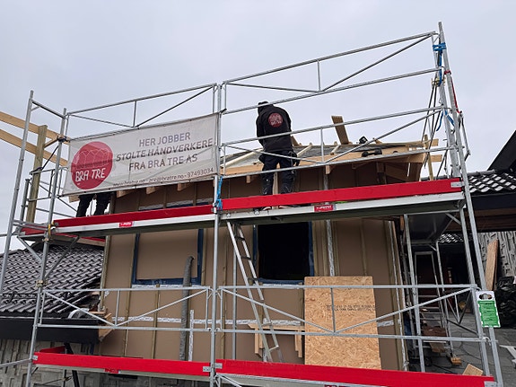 Tilbygg, villmarksstil og valmet tak