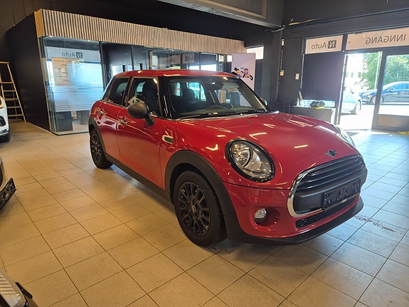 MINI One 3 of 5