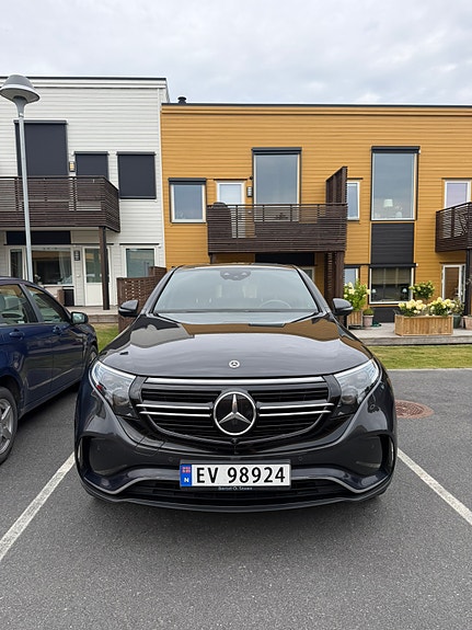 Mercedes-Benz EQC400 2 of 5