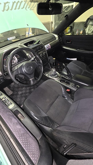 Lexus IS200 3 of 5