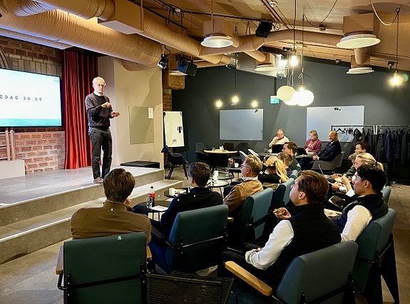 Vi har fagdager og spiller hverandre gode