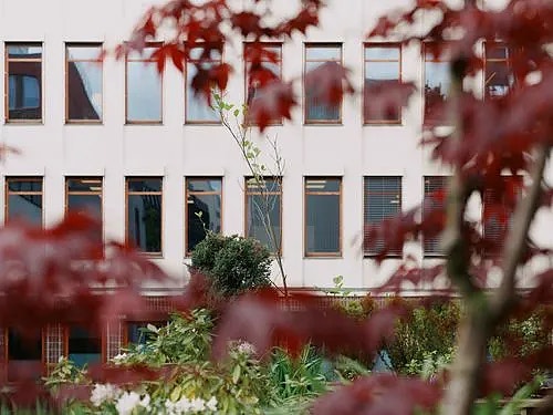 Ta gjerne kontakt for en hyggelig og fortrolig prat om mulighetene hos oss