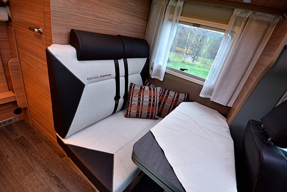 Weinsberg X-Cursion 500 MQ Edition Pepper 11 of 26