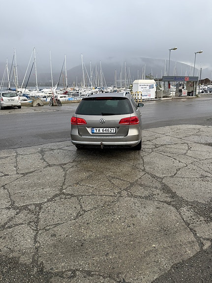 Volkswagen Passat 4 of 11