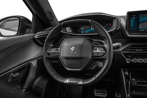 Peugeot e-2008 13 of 26