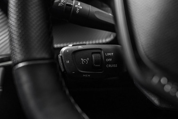 Peugeot e-2008 18 of 26