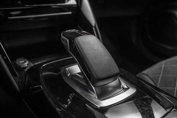 Peugeot e-2008 14 of 26