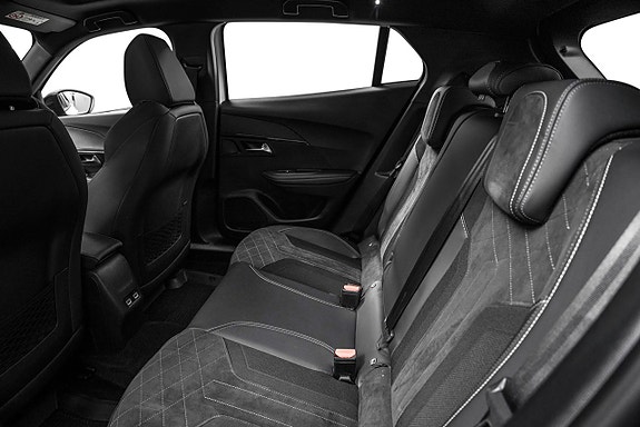 Peugeot e-2008 16 of 26