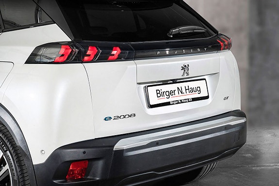 Peugeot e-2008 10 of 26