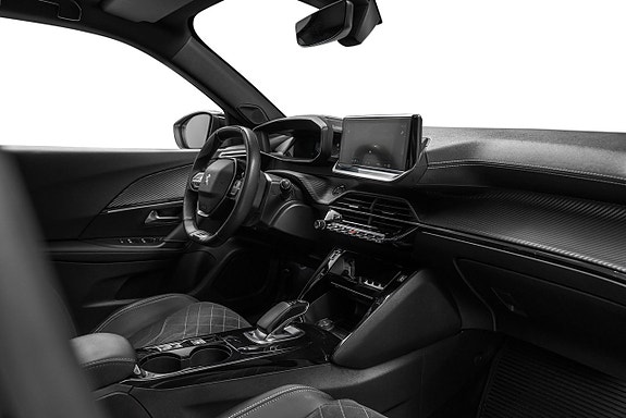 Peugeot e-2008 25 of 26