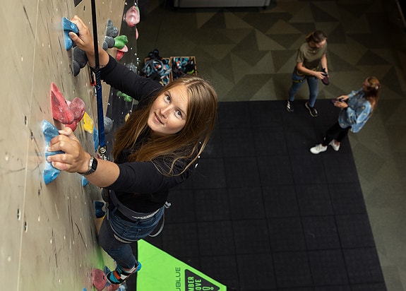Selvfølgelig har vi klatrevegg på kontoret!