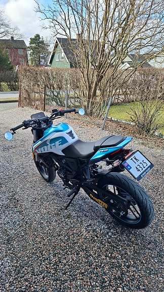 VOGE 125 R 4 of 11